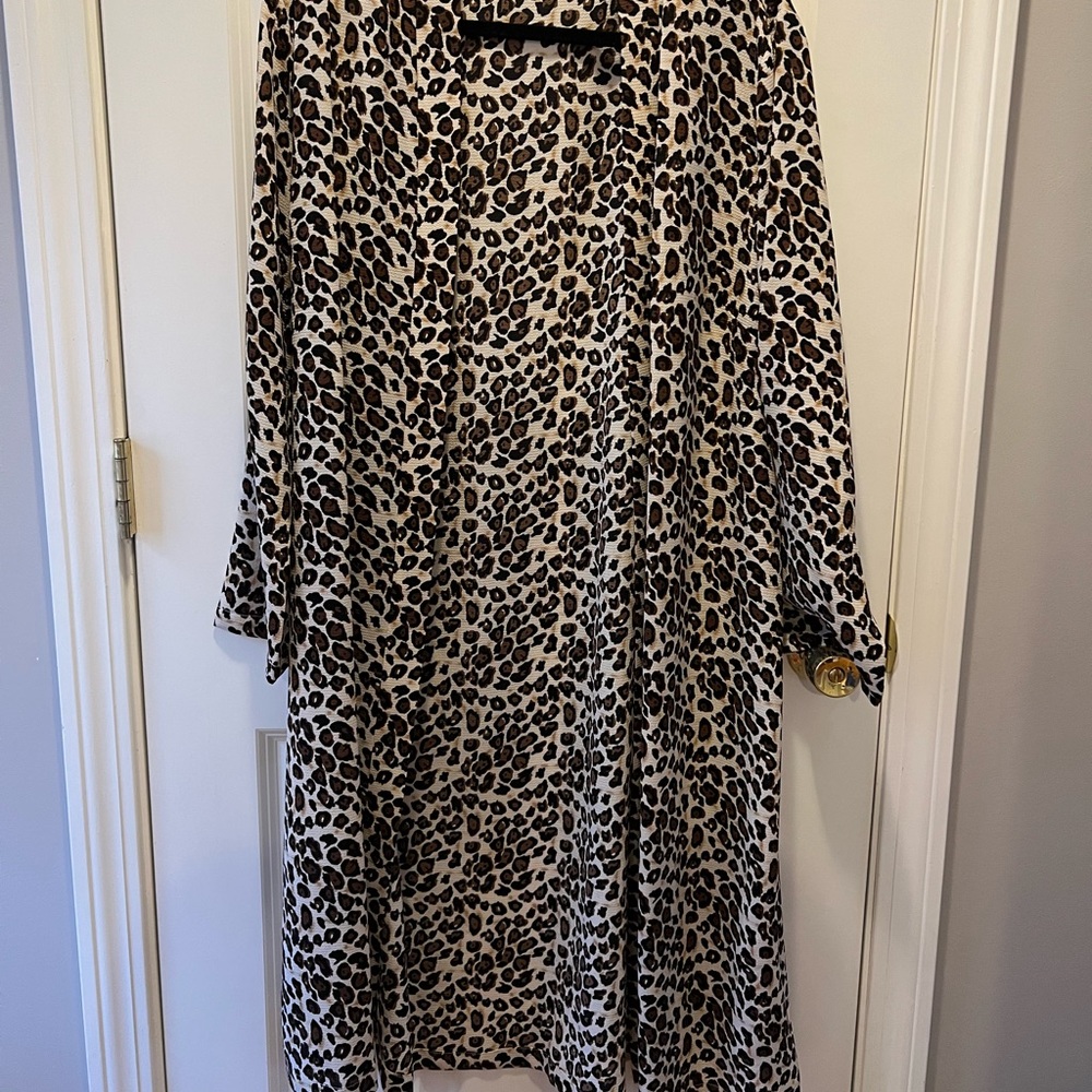 Long sleeved, open cover up